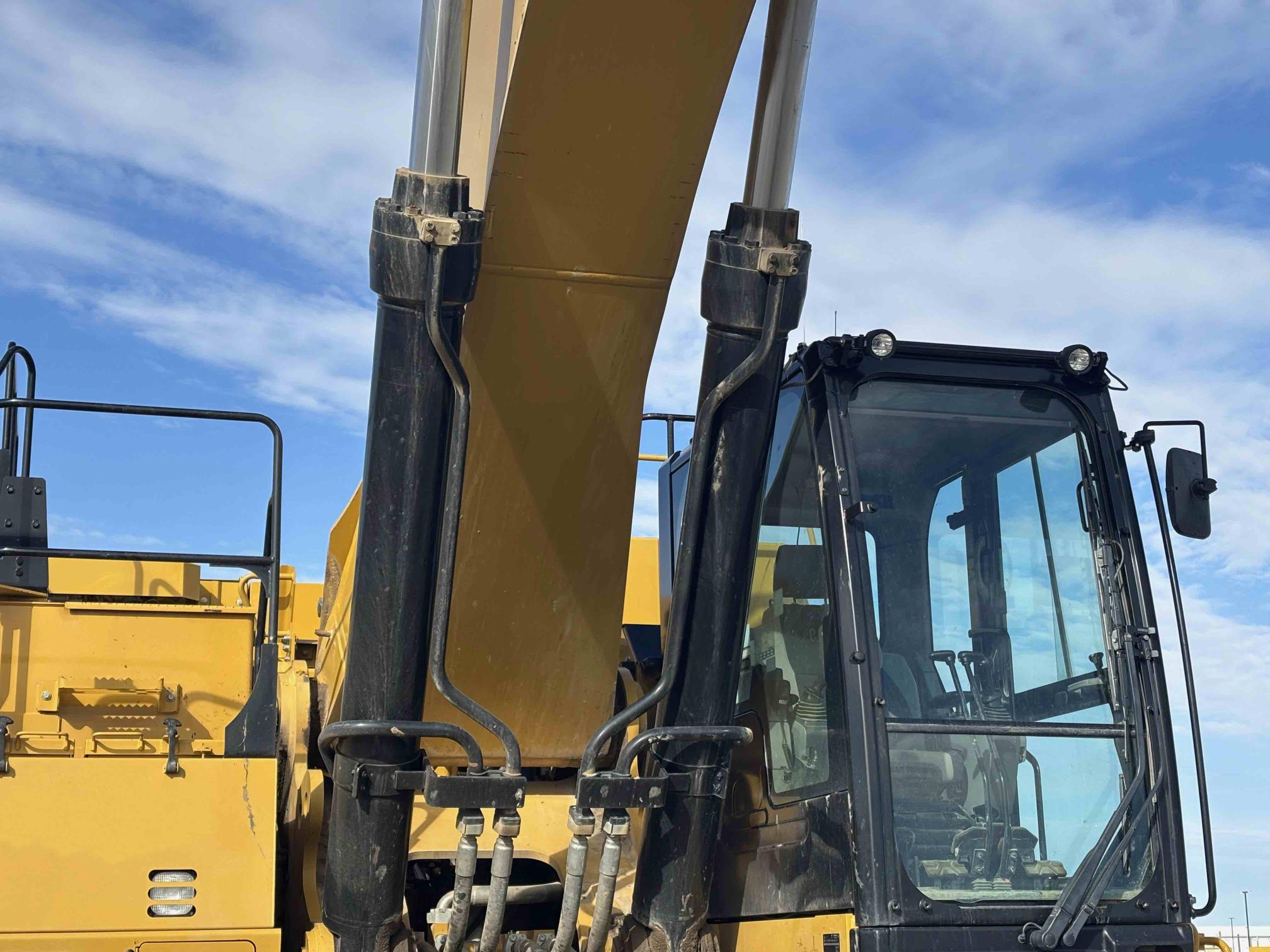 2019 CATERPILLAR 374FL - Image 29